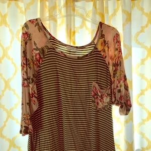 Flowered stepped shirt, like new